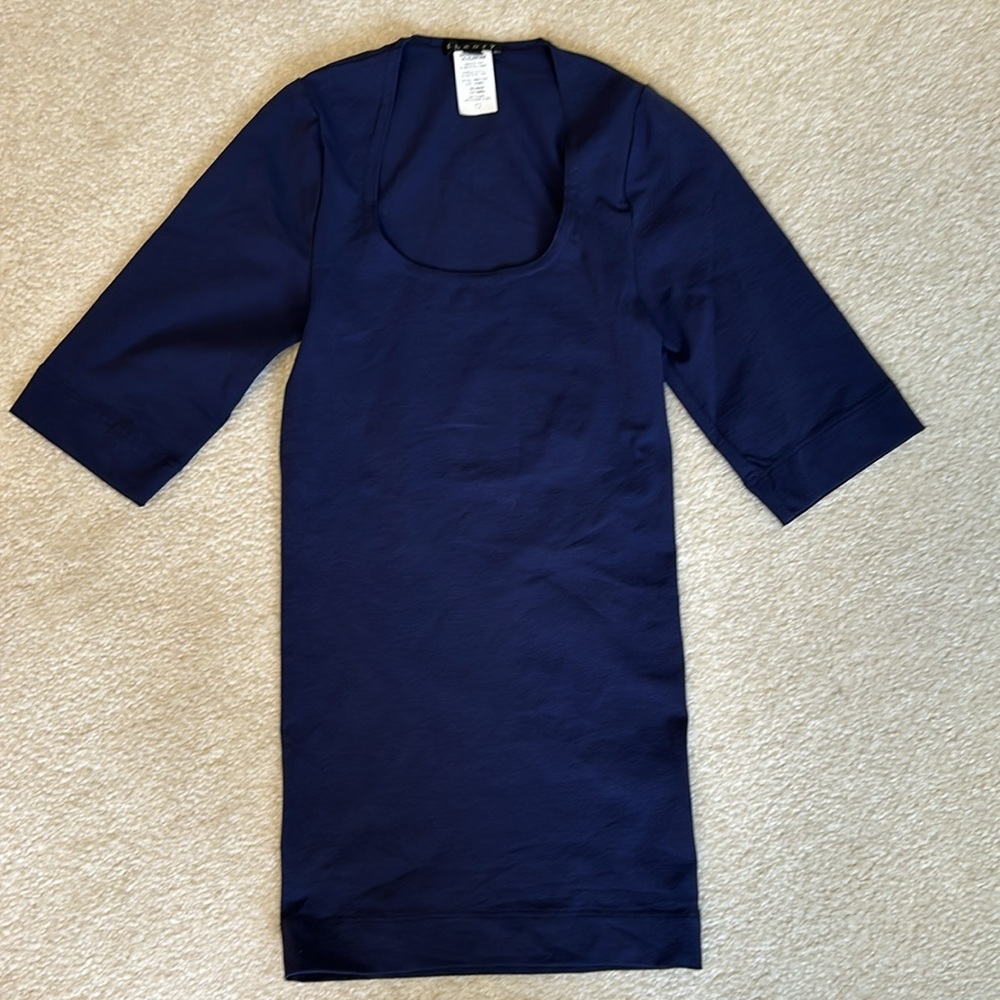 TWO Theory stretch shirts. One is navy and one is white. One size - Picture 2 of 5